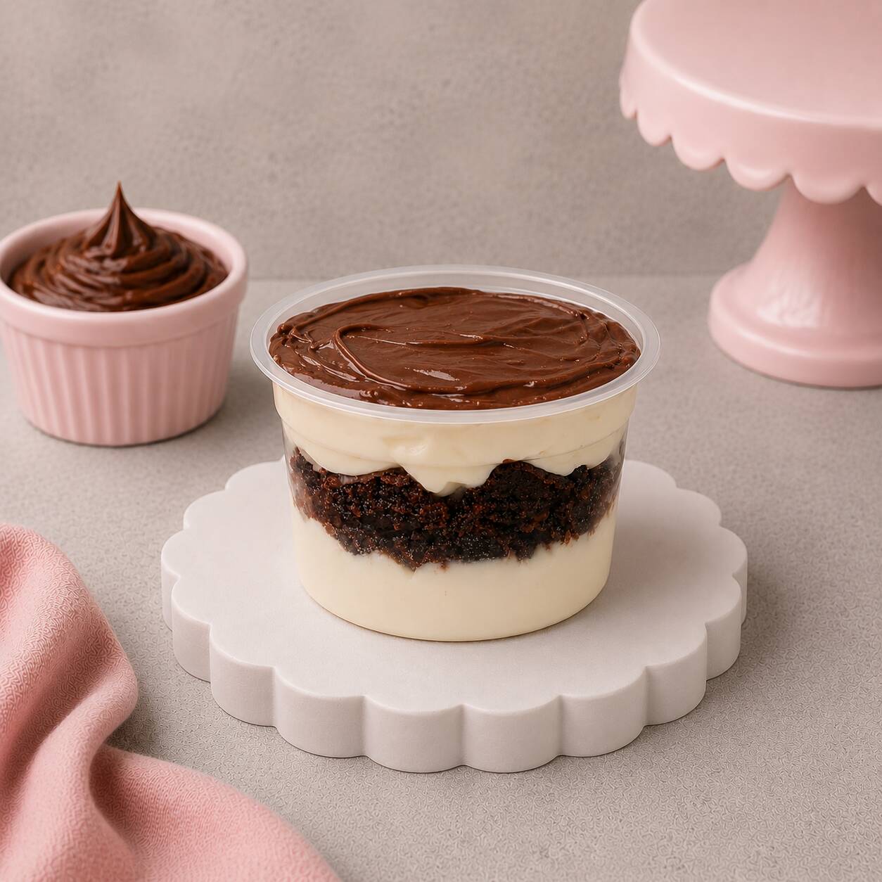 Perfeito para matar aquela vontade de comer um docinho!
Cubinhos de brownie macios escondidos entre camadas de brigadeiro de Ninho bem cremoso. No topo uma deliciosa camada de creme de avelã deixa essa sobremesa simplesmente perfeita!
Peso 120 g
Perfeito para matar a vontade de comer um docinho!!!
P.S: Caso deseje um brownie bem farto, recomendamos nosso Brownie Supreme de Morango ou nossas Fatias de Brownie!