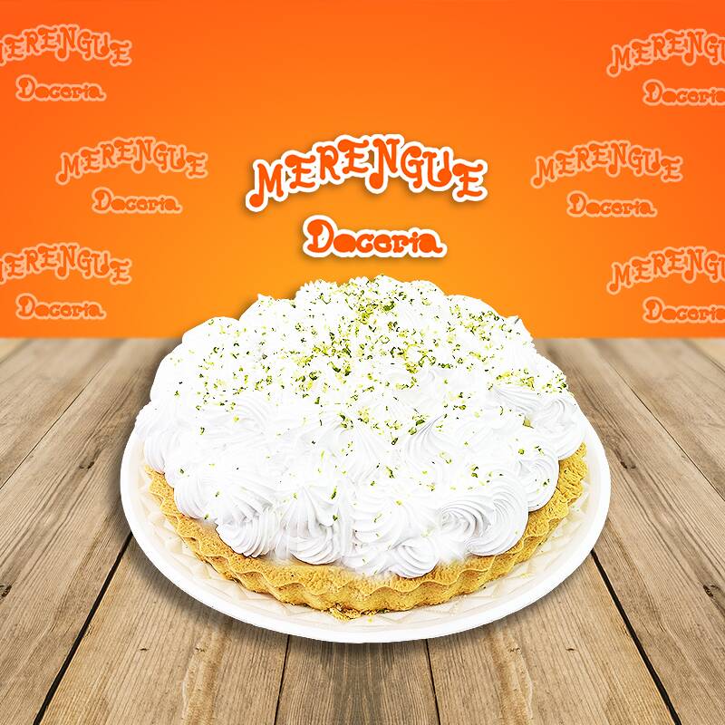 Uma sobremesa deliciosa se apresenta, com uma camada suave e cremosa de mousse de limão, envolvida por uma massa macia e aconchegante. Essa combinação irresistível é finalizada com a adição de leves e fofos marshmallows, que se fundem harmoniosamente, e a textura crocante das finas raspas de limão, trazendo um toque cítrico e refrescante para equilibrar a doçura. Cada mordida é uma explosão de sabores, com a massa úmida e aveludada se misturando com a cremosidade da mousse e o sabor cítrico dos limões. Uma sobremesa que desperta os sentidos e deixa o paladar satisfeito.