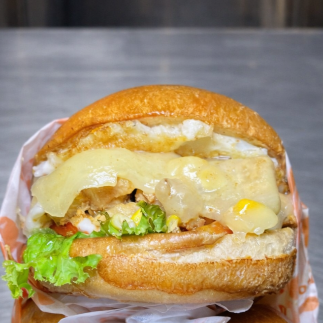 150g filé de frango, mussarela, maionese da caseira, alface, tomate