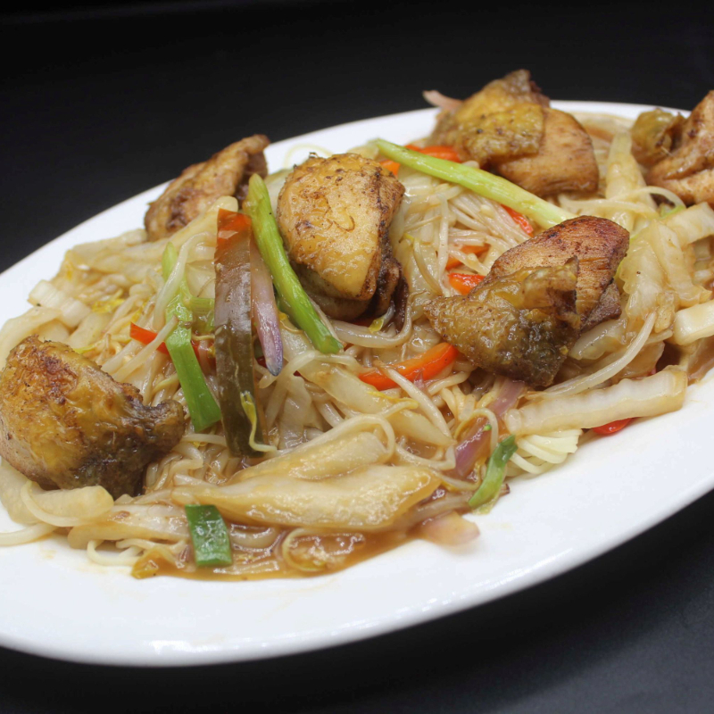 Tallarín con Pollo en Trozos