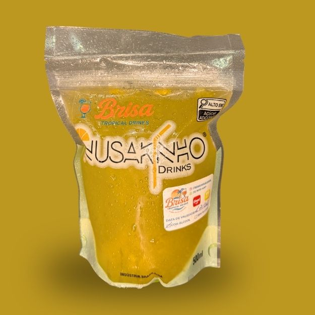 Tropical e suave. O maracujá natural encontra o Saquê em uma combinação refrescante e cheia de personalidade, uma escolha leve e exótica, perfeita pra qualquer ocasião.