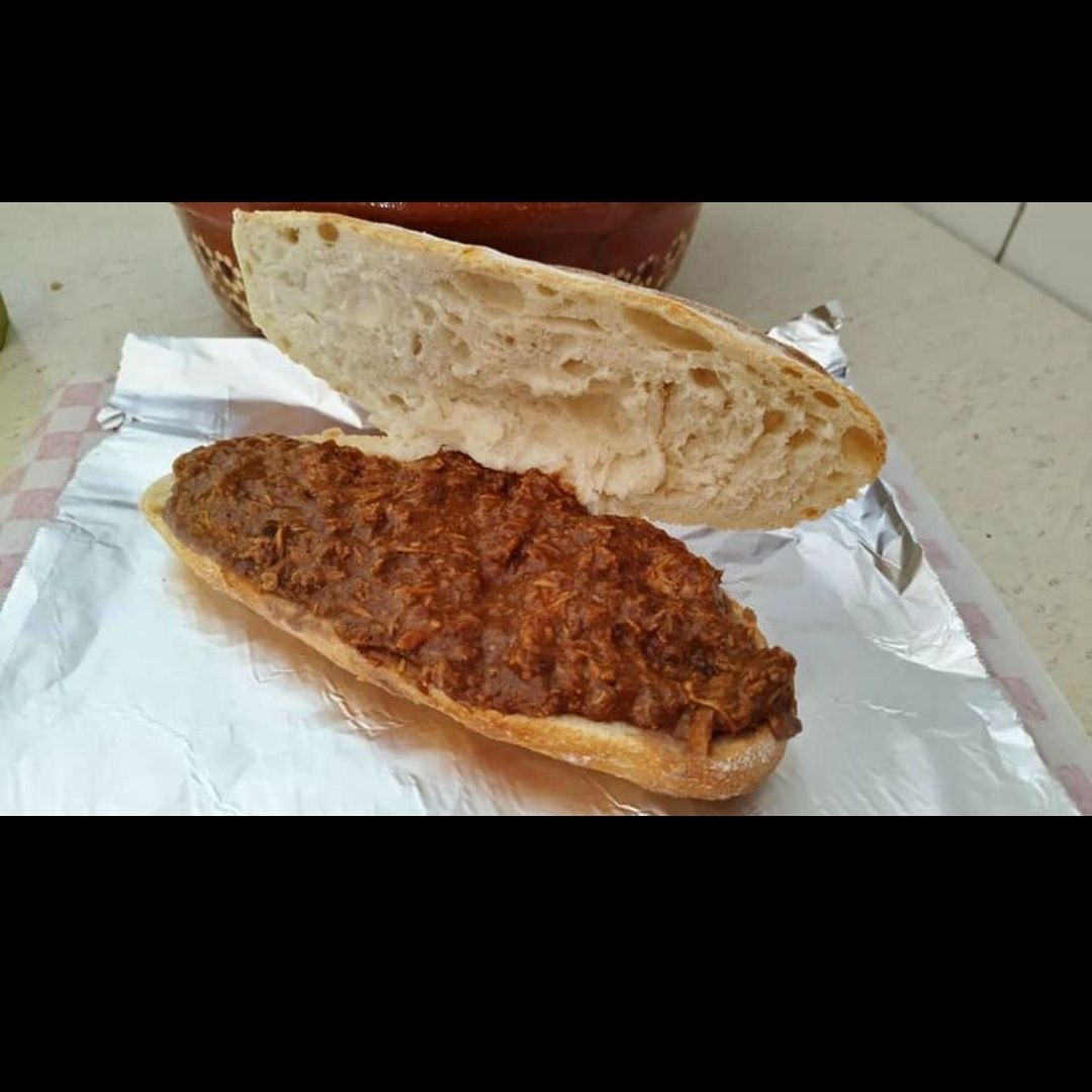 TORTA DE MOLE ROJO