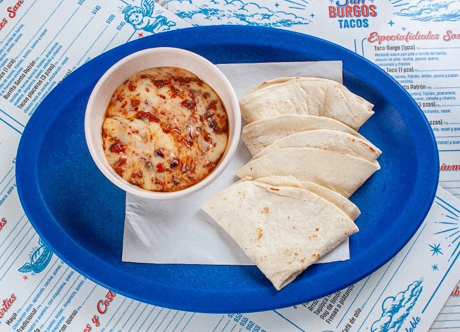 Queso Fundido con Longaniza