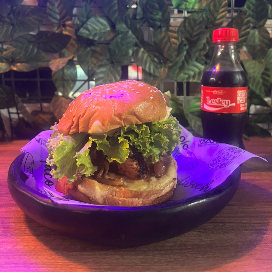 Combo 1 Hamburguesa Chicharron + Bebida