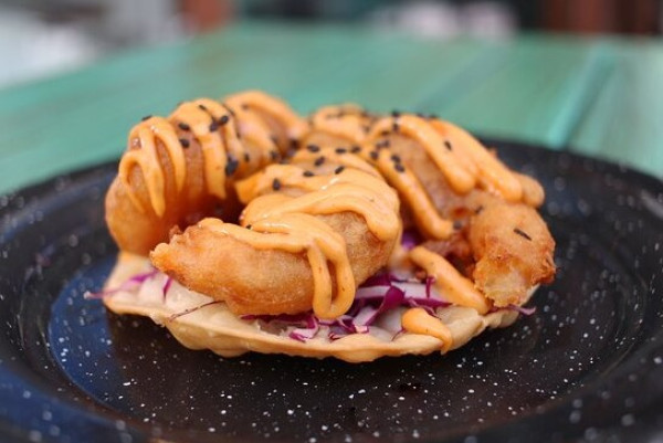 Tostada de camarón capeadito