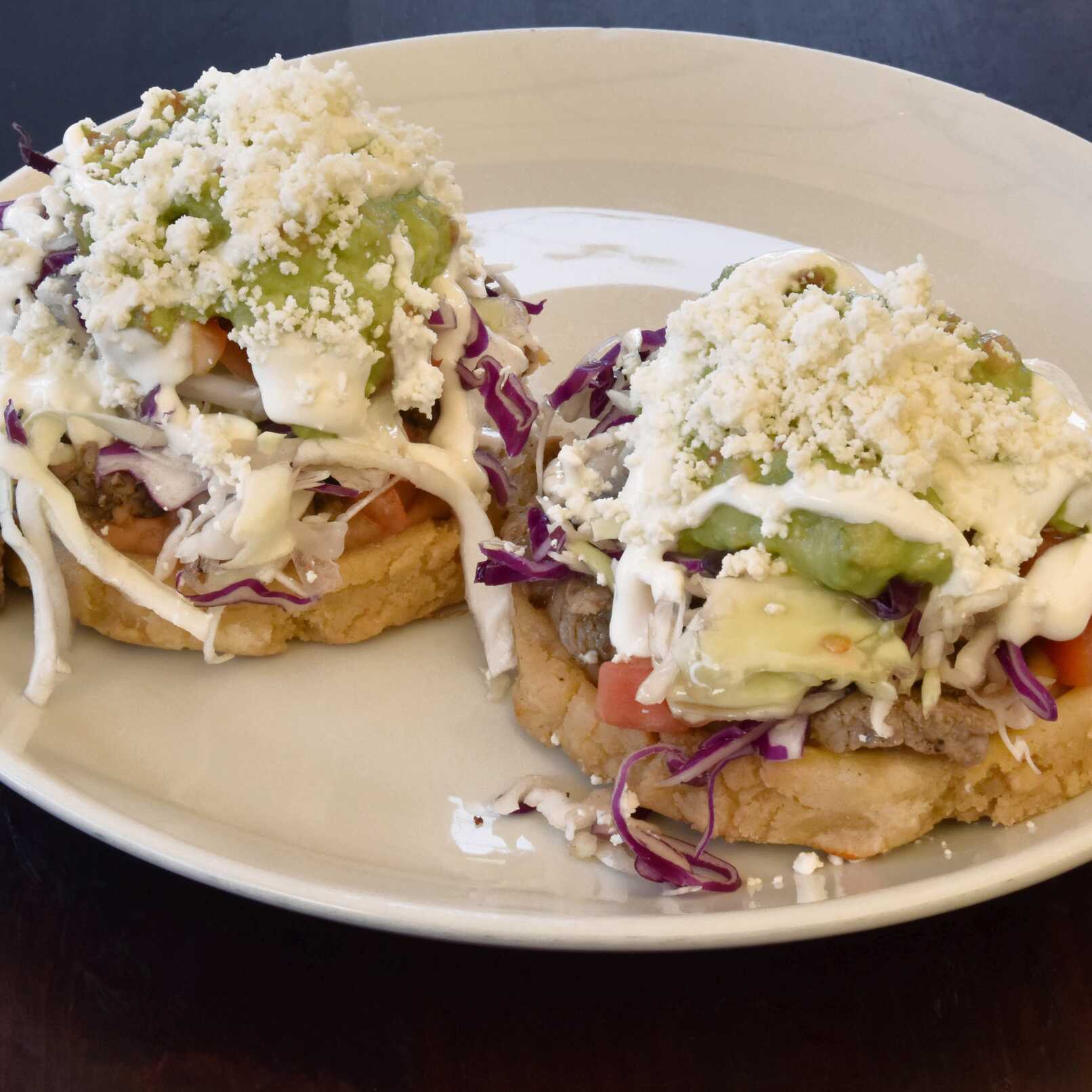 sopes de pollo asado