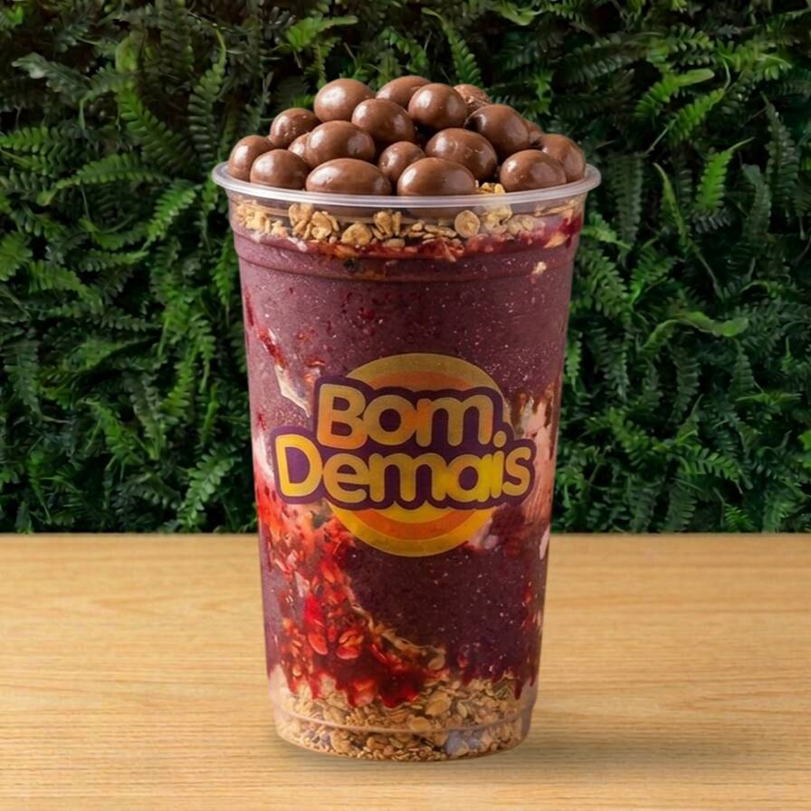 Açaí e sorvete do jeito que você gosta, em uma porção generosa. Escolha 3 toppings grátis e crie sua explosão de sabores! Não enviamos complementos separados --- Serve 1 pessoa ---