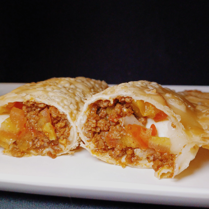 DELICIOSA CARNE MOIDA,QUEIJO MUSSARELA,OVO,TOMATE,CEBOLA E CATUPIRY