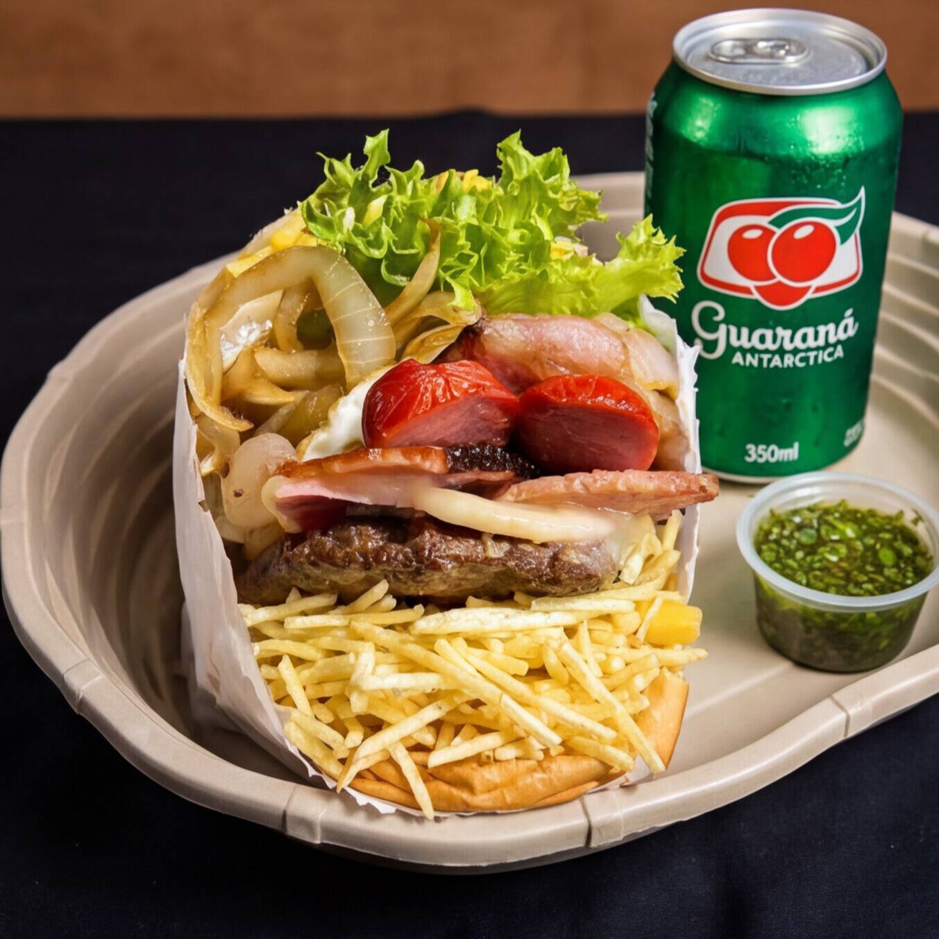 Completo e saboroso, sabor GOYAS de verdade!
Acompanha um Refri Lata.
Ingredientes:
• Bacon Crocante
• Salsicha
• Ovo
• 1 Burger da Casa (100g)
• Mussarela
• Milho
• Batata Palha Crocante
• Alface Americana
• Tomate Fatiado