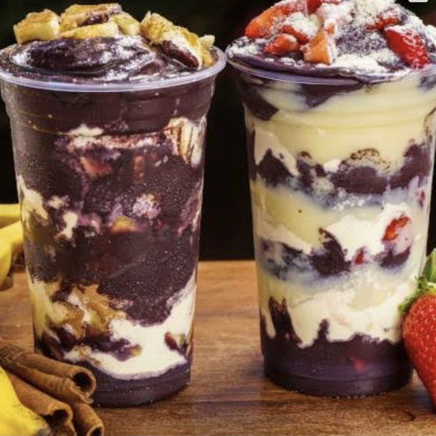 Dois copos de açai de 400ml, com a opção de até 4 acompanhamentos gratuitos, podendo ser diferentes ou iguais.