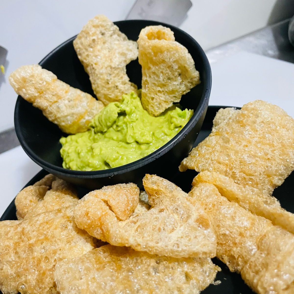 Guacamole con Chicharron