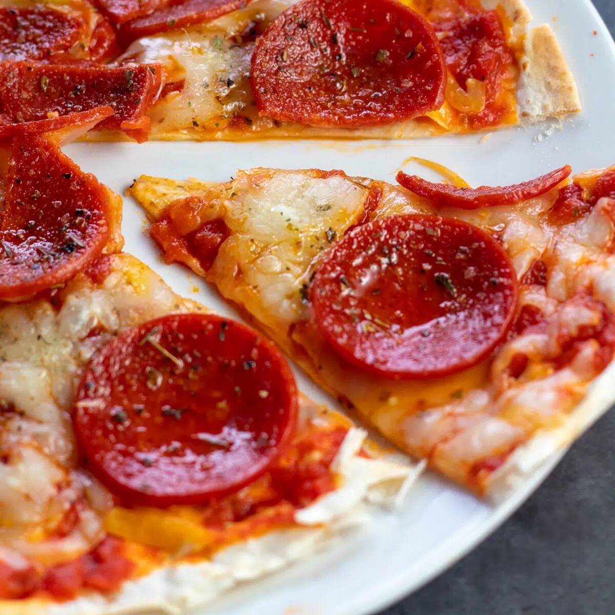 Pizza de 3 Carnes Casera (Tamaño individual)