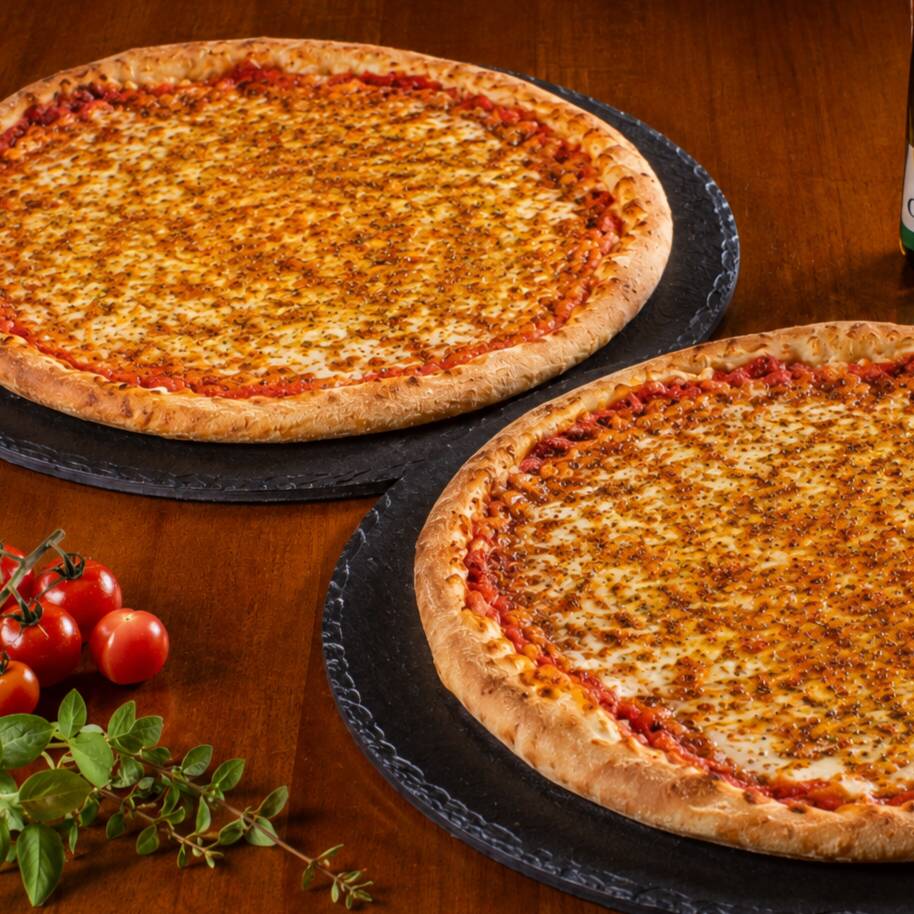 O combo perfeito para a família. 2 Pizzas Grandes de 35cm (8 fatias cada) no sabor da pizza mais tradicional que há.
Duas pizzas de mussarela - Molho de tomate artesanal, queijo mussarella e orégano.