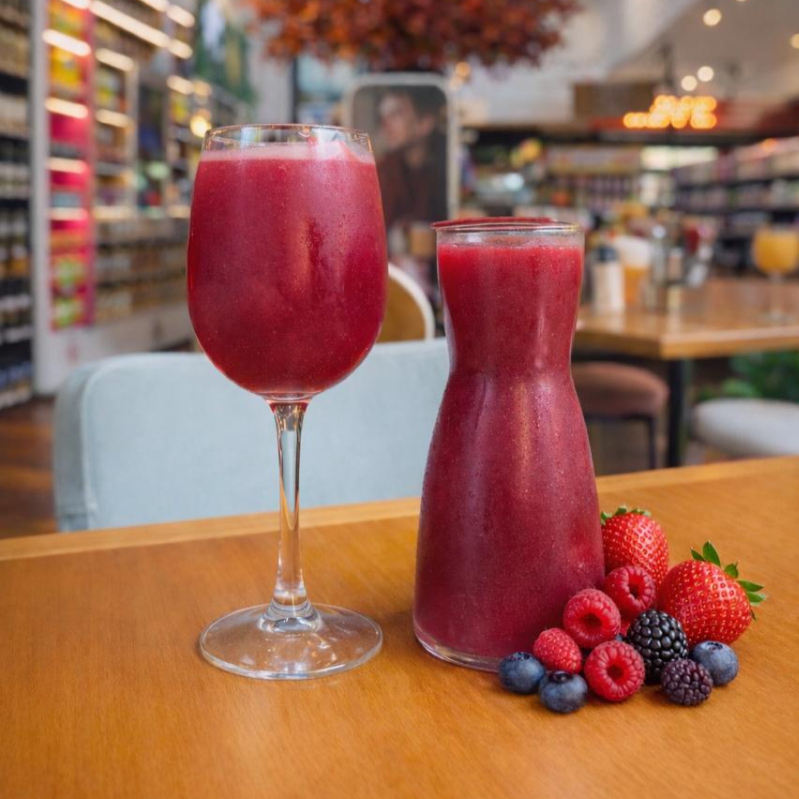 Amora, framboesa, mirtilo, morango e um toque de stévia para adoçar.