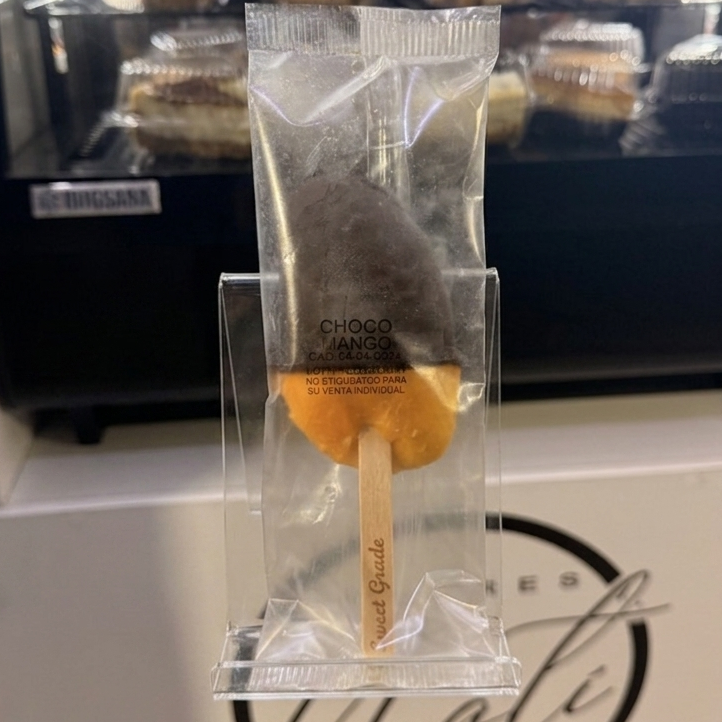 Paleta de Mango Cubierta con Chocolate