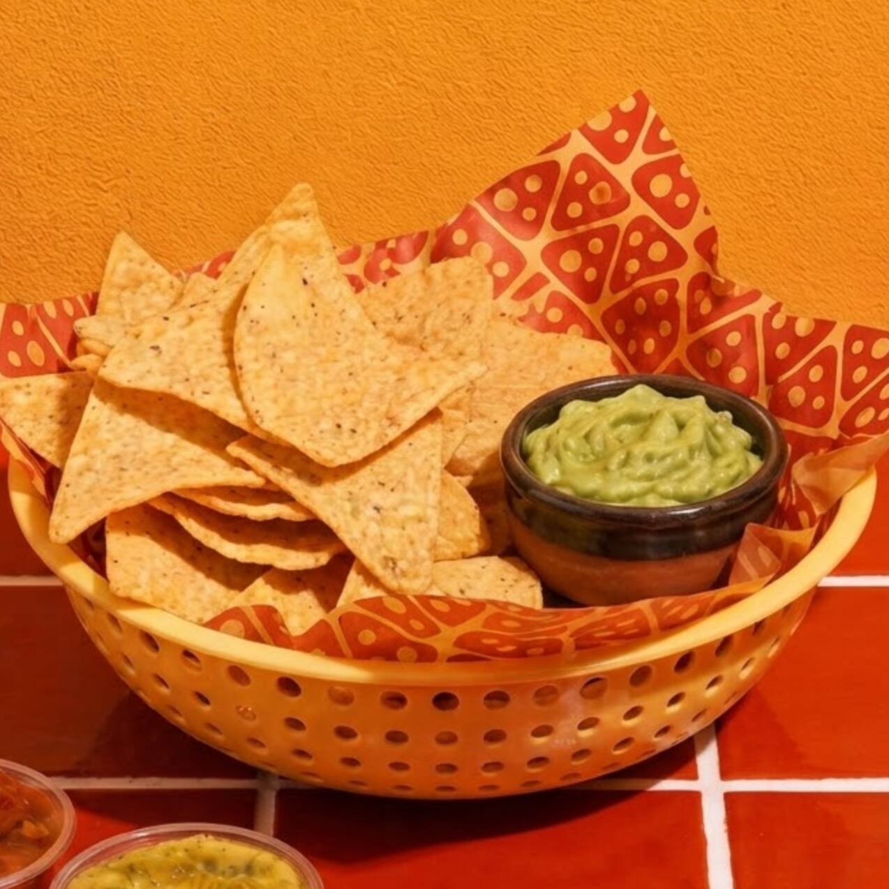 Nachos & Guacamole Bowl