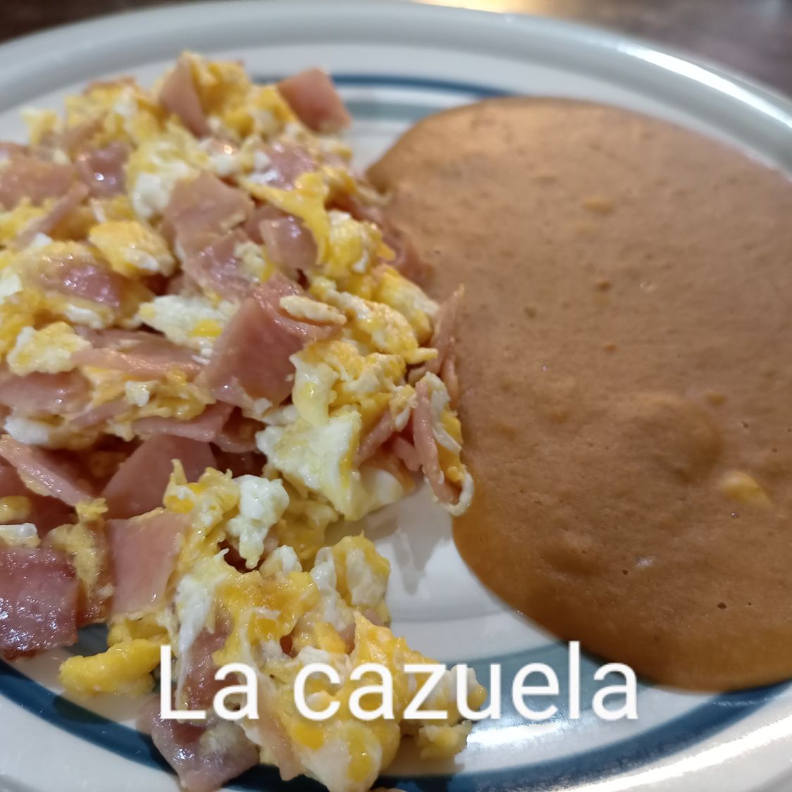 HUEVOS CON JAMON Y FRIJOL