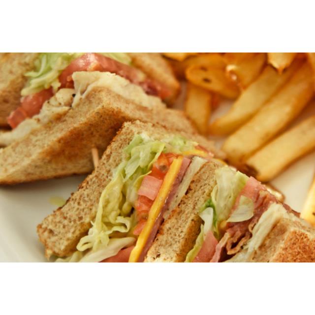 CLUB SANDWICH DE POLLO
