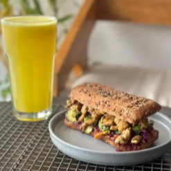 Sandwich De Pollo Teriyaki + Jugo