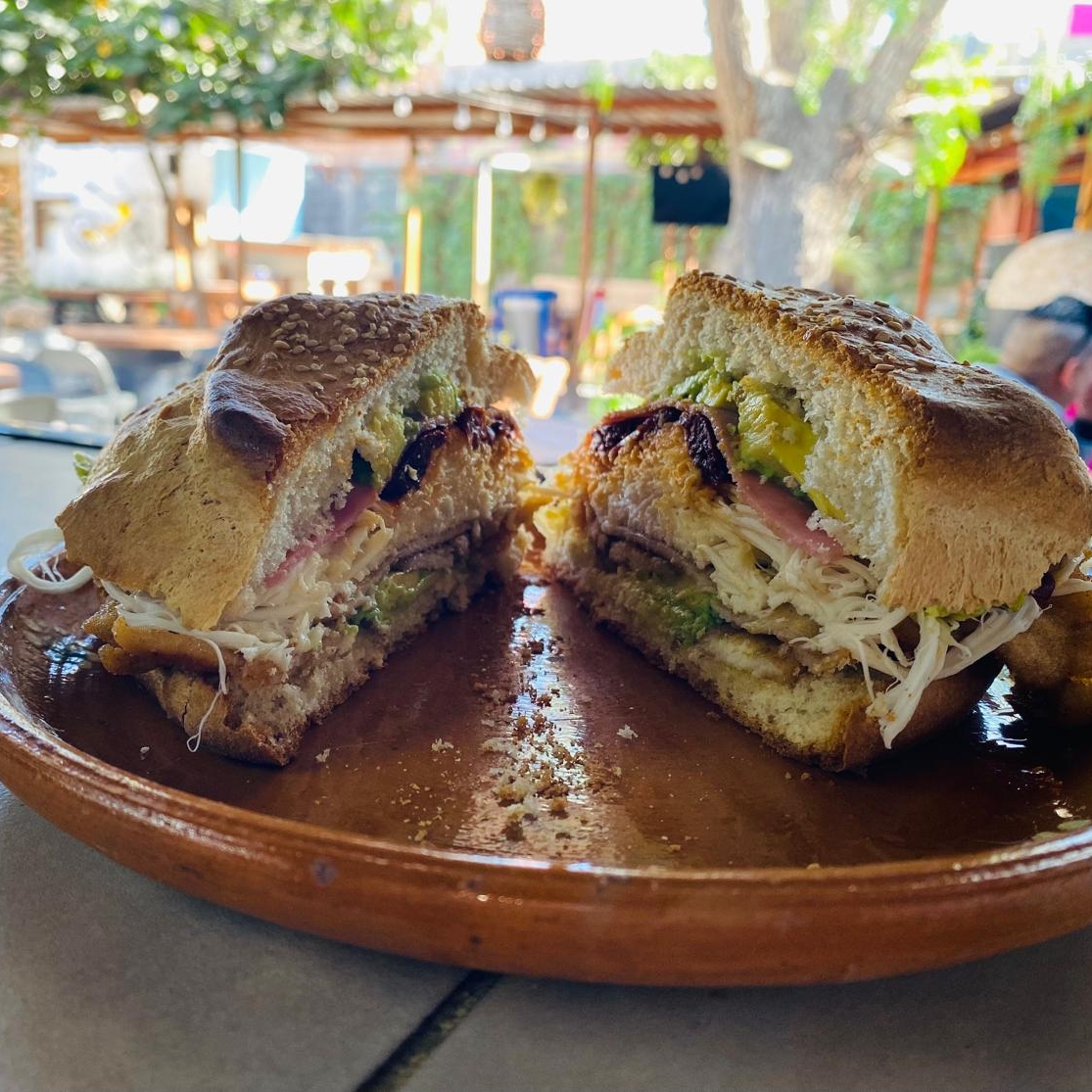 Cemita clasica de pollo