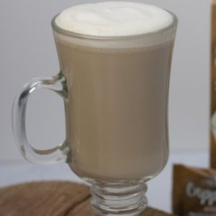 Bebida caliente capuchino de avellana