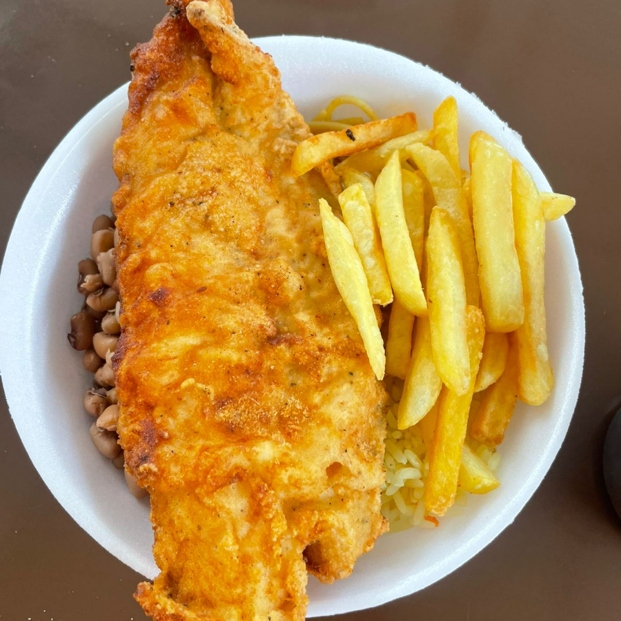 acompanhamento: feijão, arroz, macarrão, legumes cozido, alface, vinagrete e batata frita