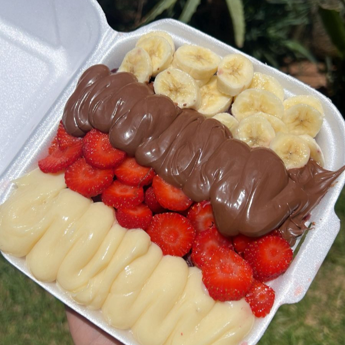 Mousses: morango,maracujá,Ninho. Recheios: brigadeiro,Ninho Complementos: leite em pó,paçoca, gotas de chocolate,Nutella,leite condensado,granulado,Confete,amendoim Fruta:morango e banana