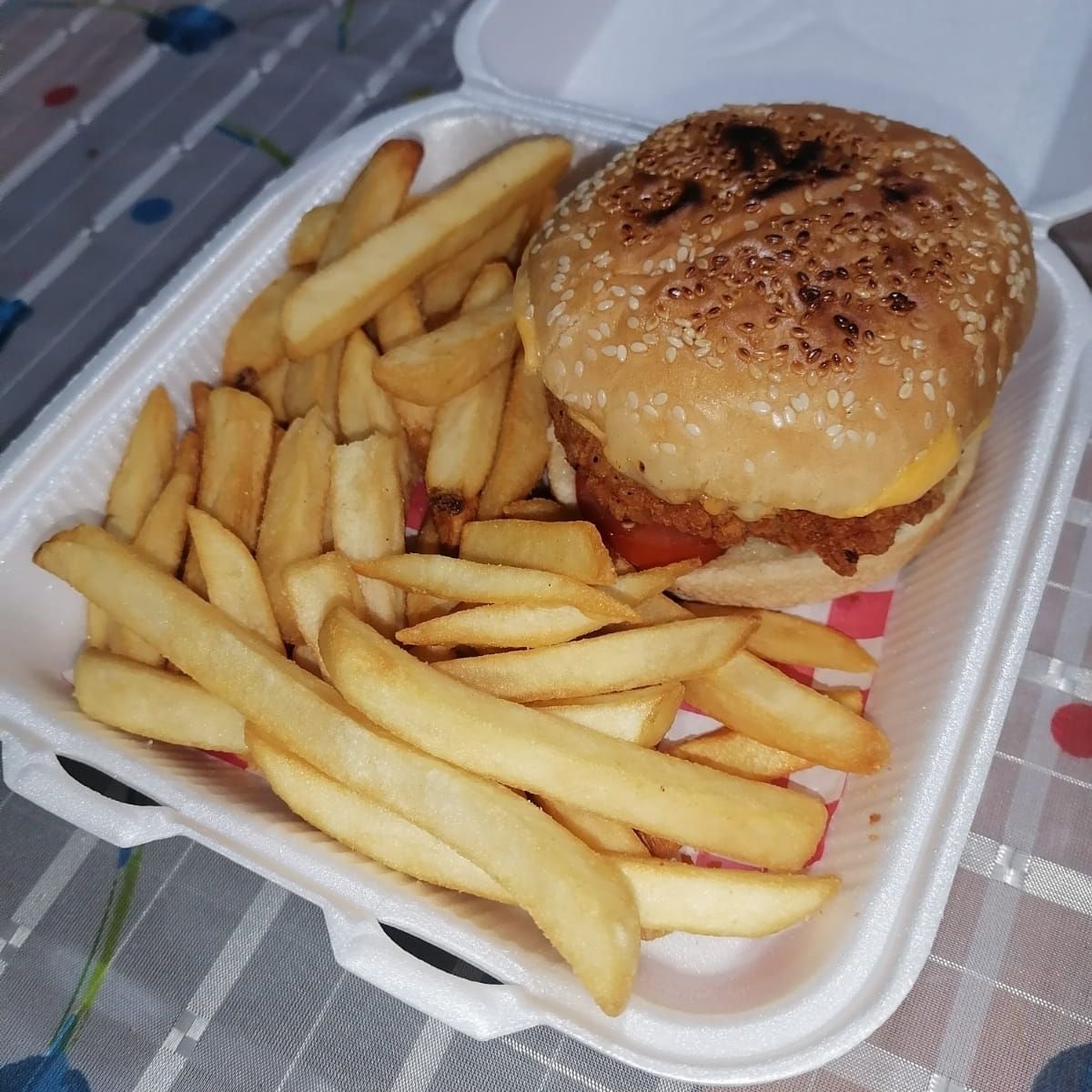 Hamburguesa de Pollo con Papas