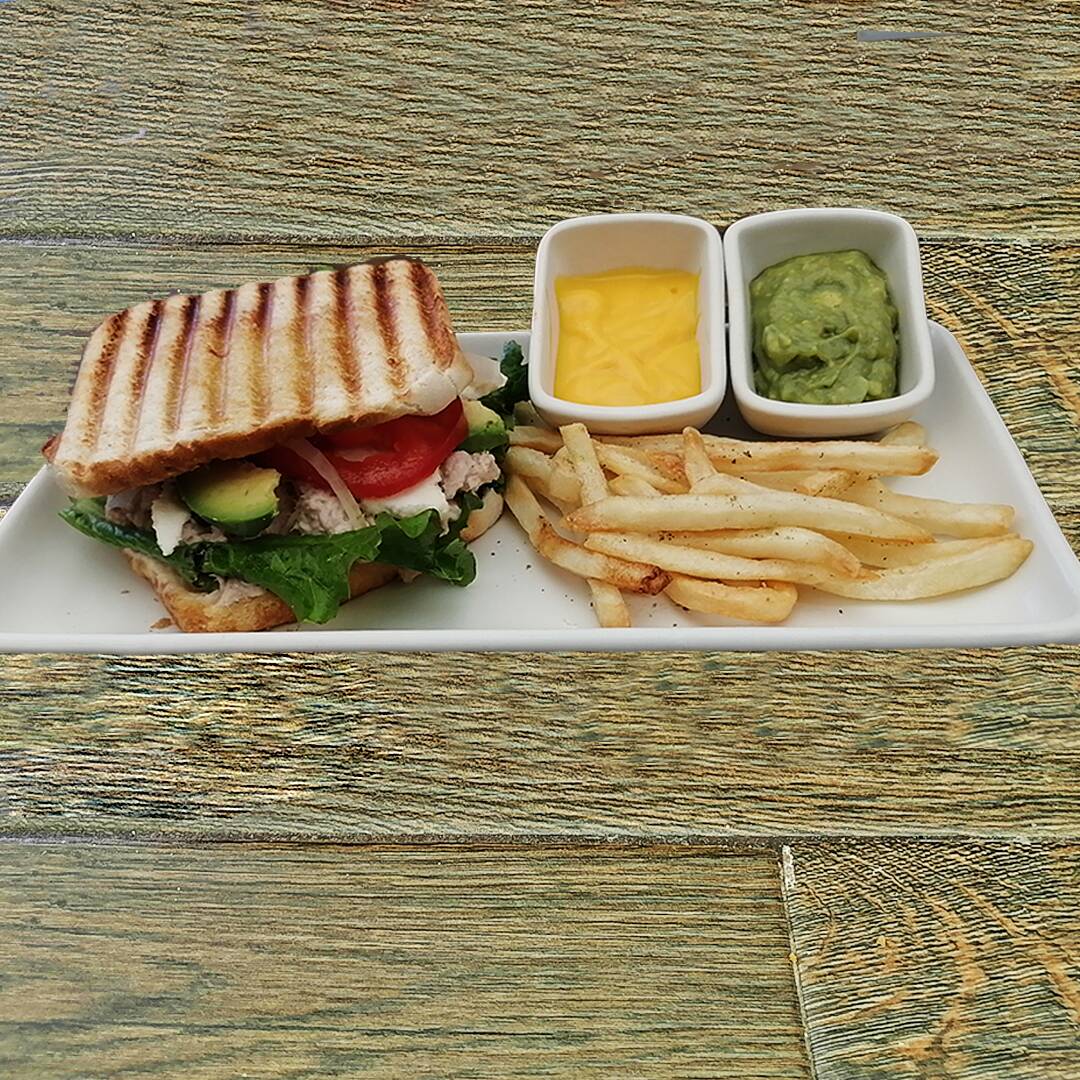 Sándwich Micenas (Atún con Queso Panela)
