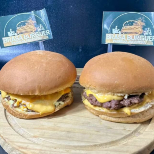 02x Smash Bacon : Pão Assado na Chapa, 1 Blend de 100g, X de Bacon Crocante, Fatia de Queijo Cheddar, Cebola Caramelizada e Nossa Maionese Artesanal