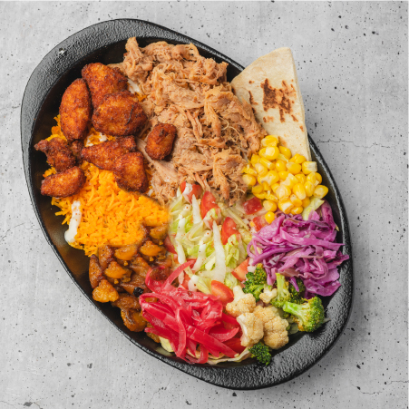 L Crunchy Pollo y Pulled Pork.-