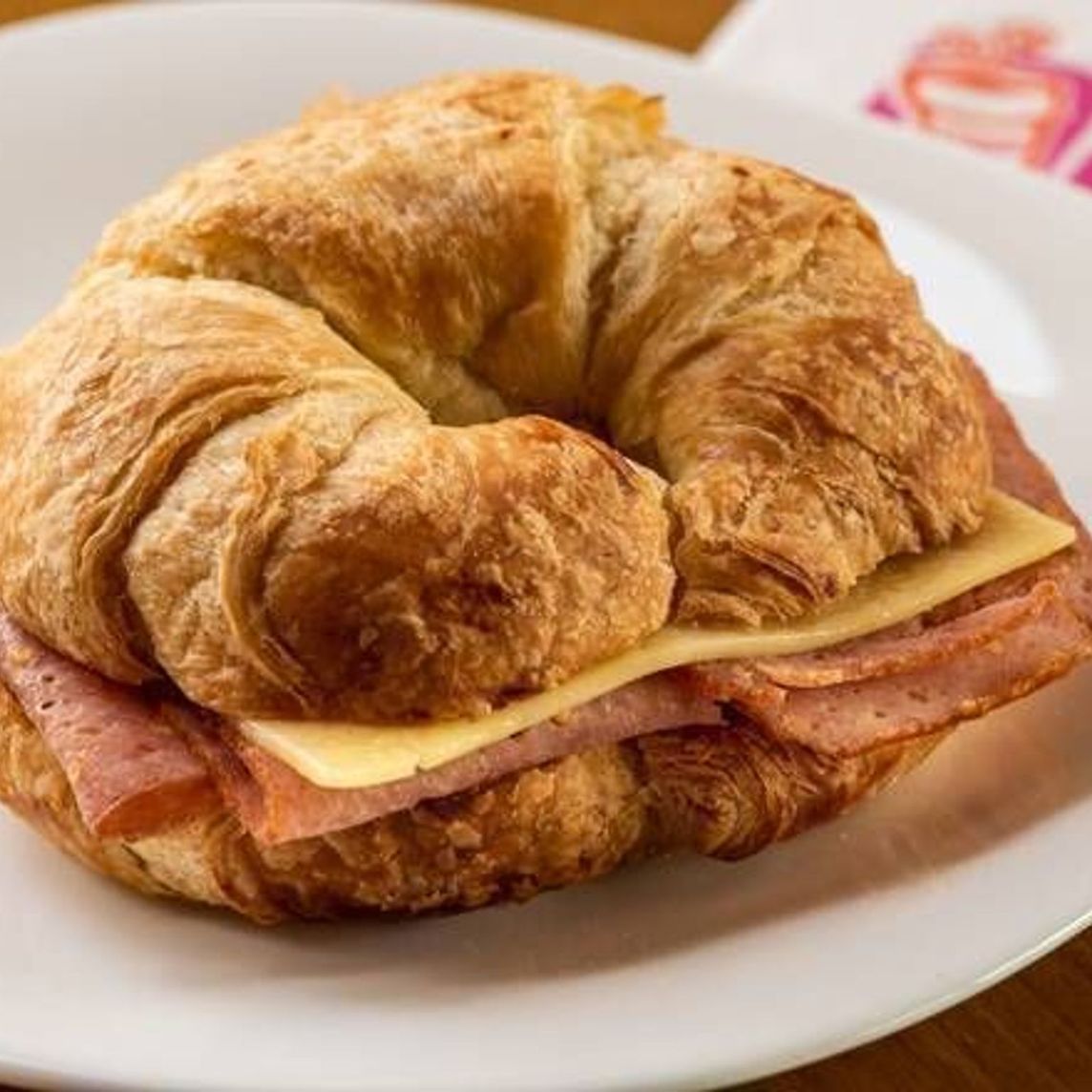 Croissant con Pastrami de Pavo
