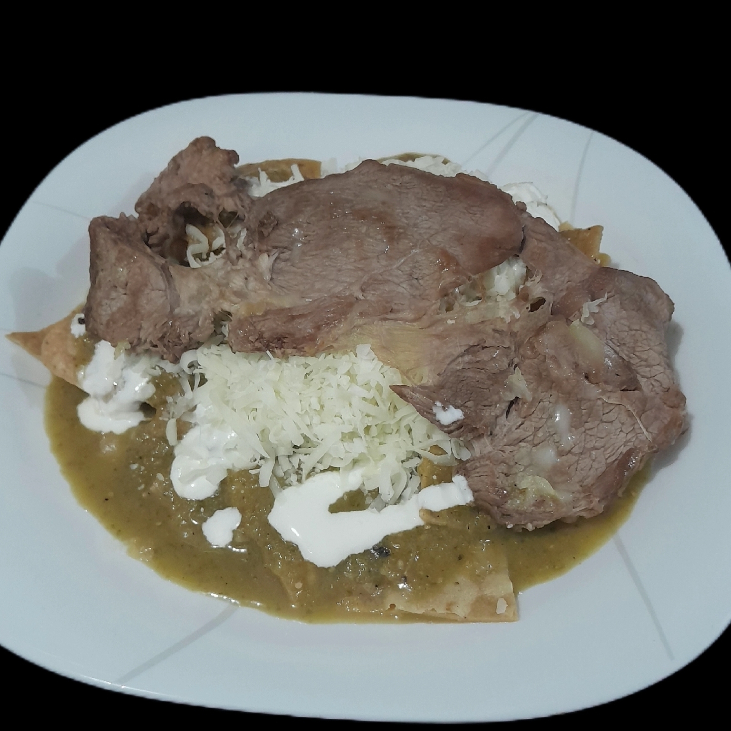 Chilaquiles con Chuleta Fresca