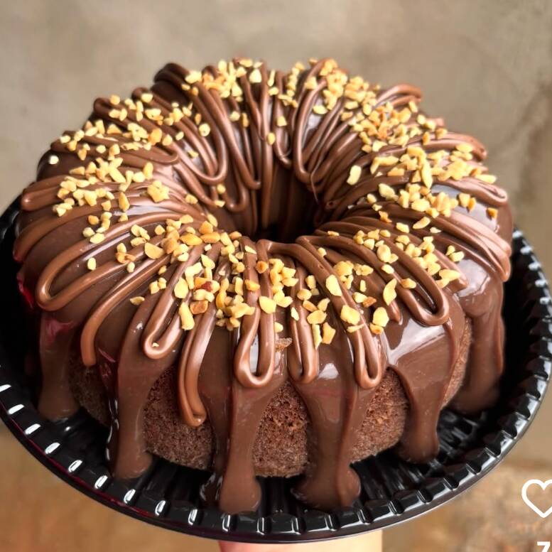 Um delicioso bolo vulcão, sabor Ferrero. Chocolate com Nutella e amendoim. 800gramas