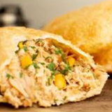 Frango desfiado , mussarela , milho e banana da terra frita