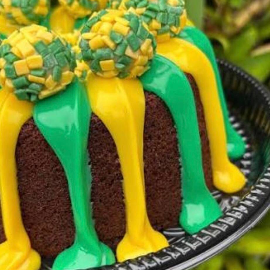 🇧🇷💚💛 Torcer pelo Brasil é sempre uma grande emoção, e com o nosso bolo caseiro tudo fica ainda mais gostoso!
Macio, saboroso e perfeito para reunir a família e os amigos, ele é a companhia ideal para vibrar a cada lance e comemorar cada gol.
Porque para uma torcida especial, nada melhor do que o sabor acolhedor do bolo caseiro da Flamy! ⚽🥳
Encomende o seu e deixe os jogos do Brasil ainda mais doces! 🇧🇷✨
Cobertura ganache colorido!