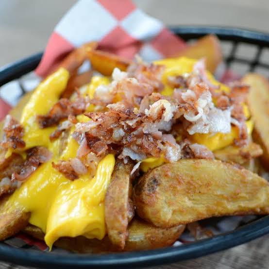 Papas Gajo Con tocino y queso