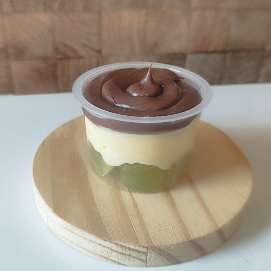 Uva com ninho e brigadeiro de chocolate (140 ml)