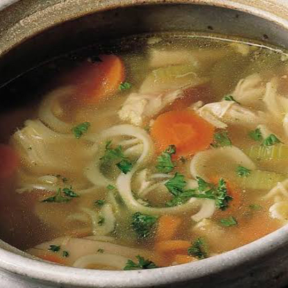 CONSOMÉ DE POLLO CON VERDURAS