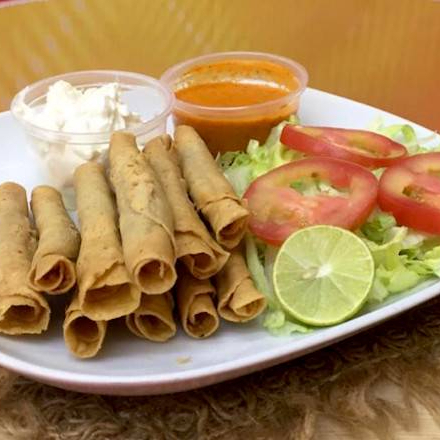 Flautas de Pollo 10 pzas