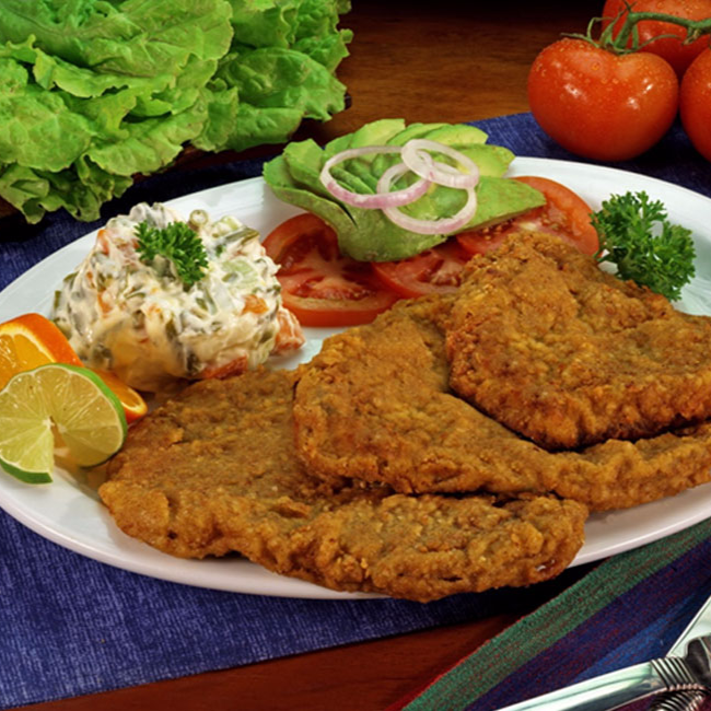 Milanesa de res empanizada.