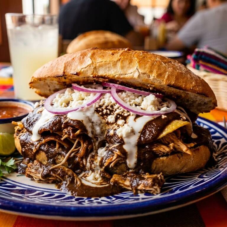 Torta de Enchilada con Pollo Deshebrado