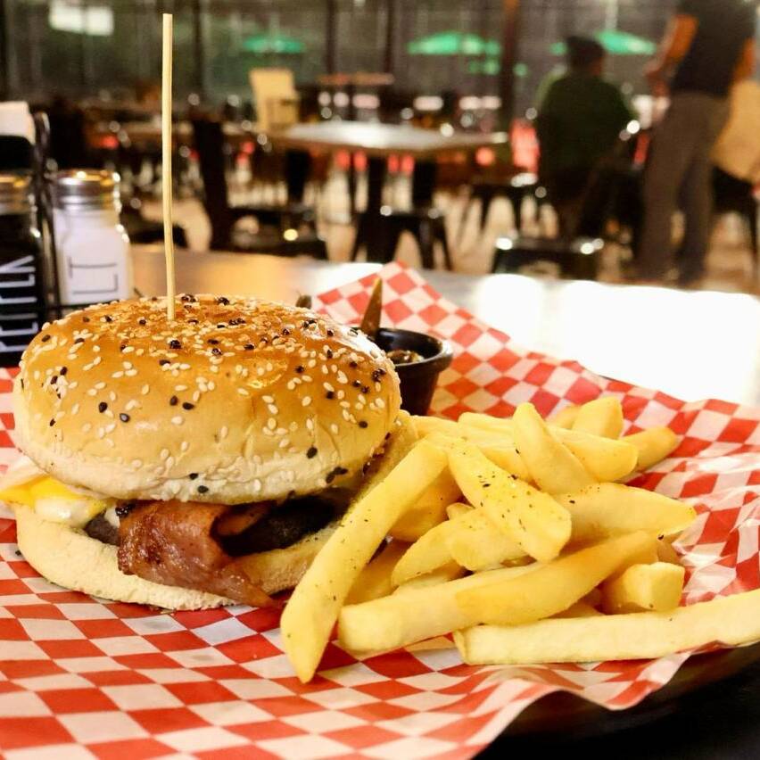 Hamburguesa Especial Sirloin con Papas