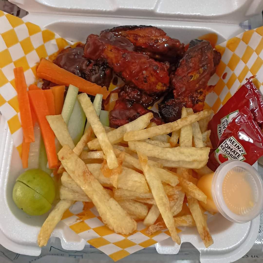 Alitas A la Diabla y Papas Fritas