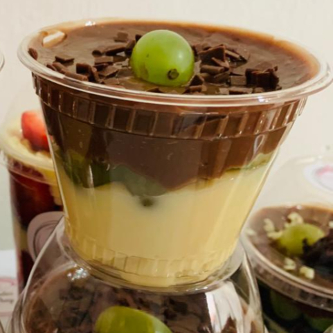 BRIGADEIRO TRADICONAL,BRIGADEIRO DE NINHO,UVAS,BROWNIE E GRANULADO