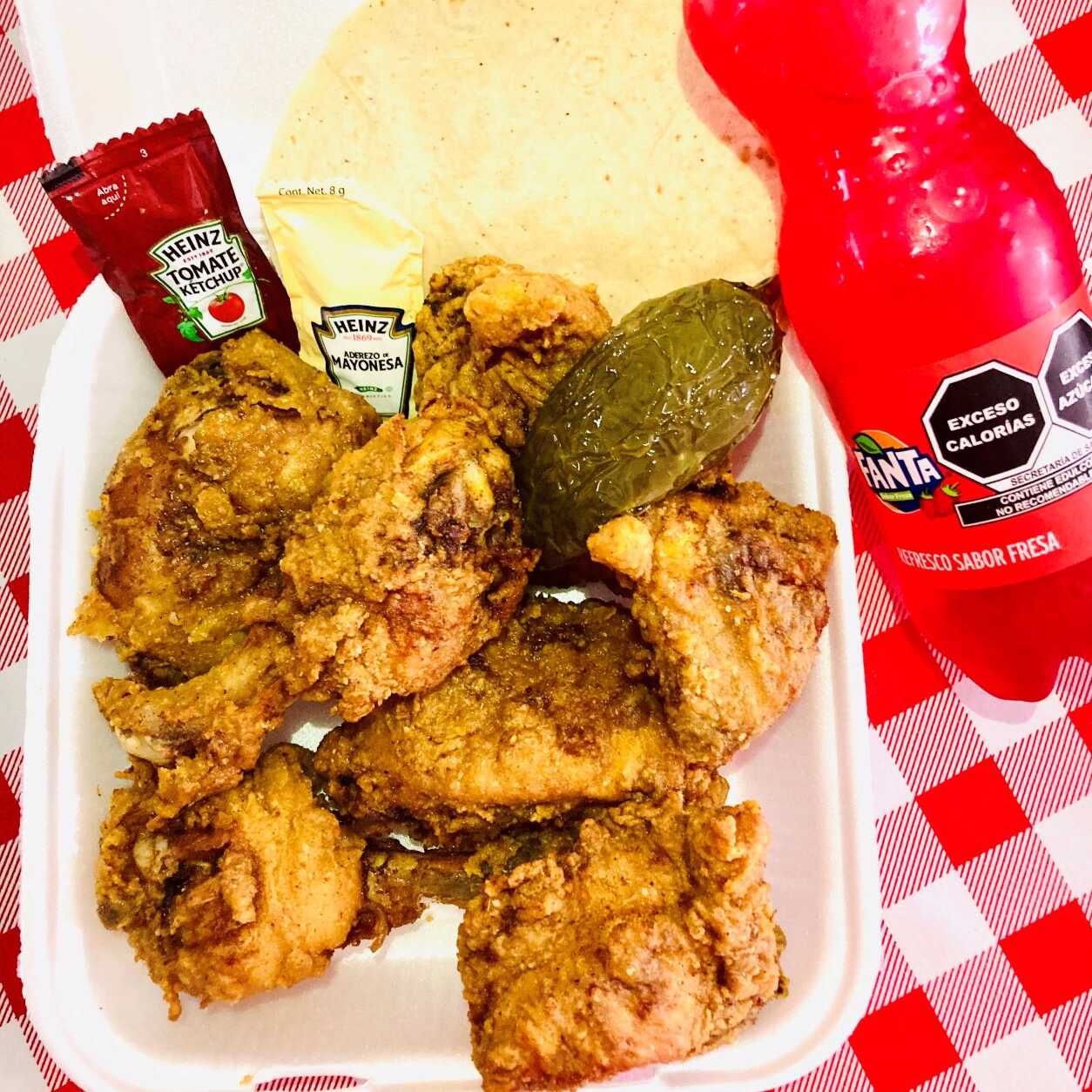 Promoción Pollo Frito y Refresco 2.5 Litros