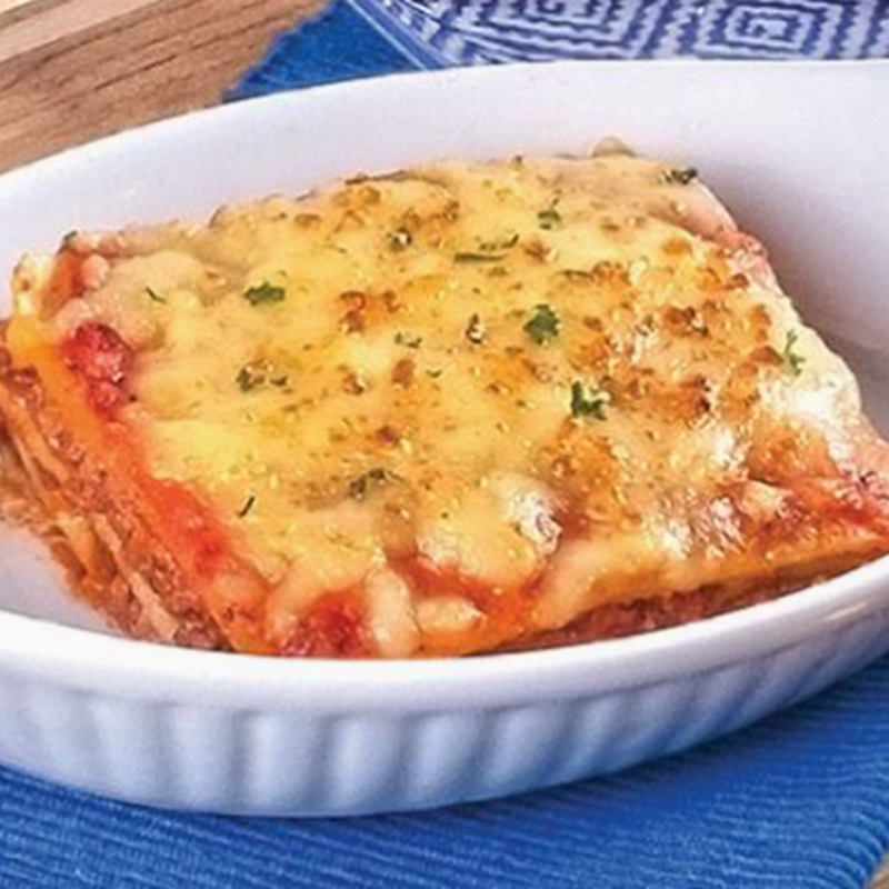 Lasagna Carne + Tostadas + Acompañamiento