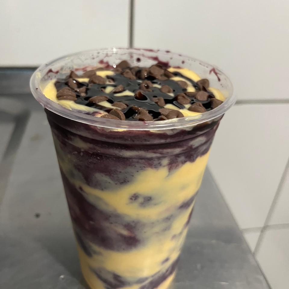 Delicioso açaí acompanhado mousse maracujá