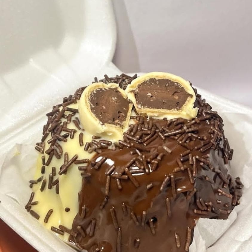 caseirinho duo massa amanteigada chocolate com recheio de ninho e brigadeiro com bombom ouro branco
