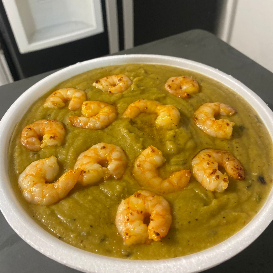 Acompanha: Arroz branco e salada verde em embalagem separada. (300ml)